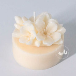 Nến Thơm Hình Trụ Chùm Hoa Sứ Khử Mùi